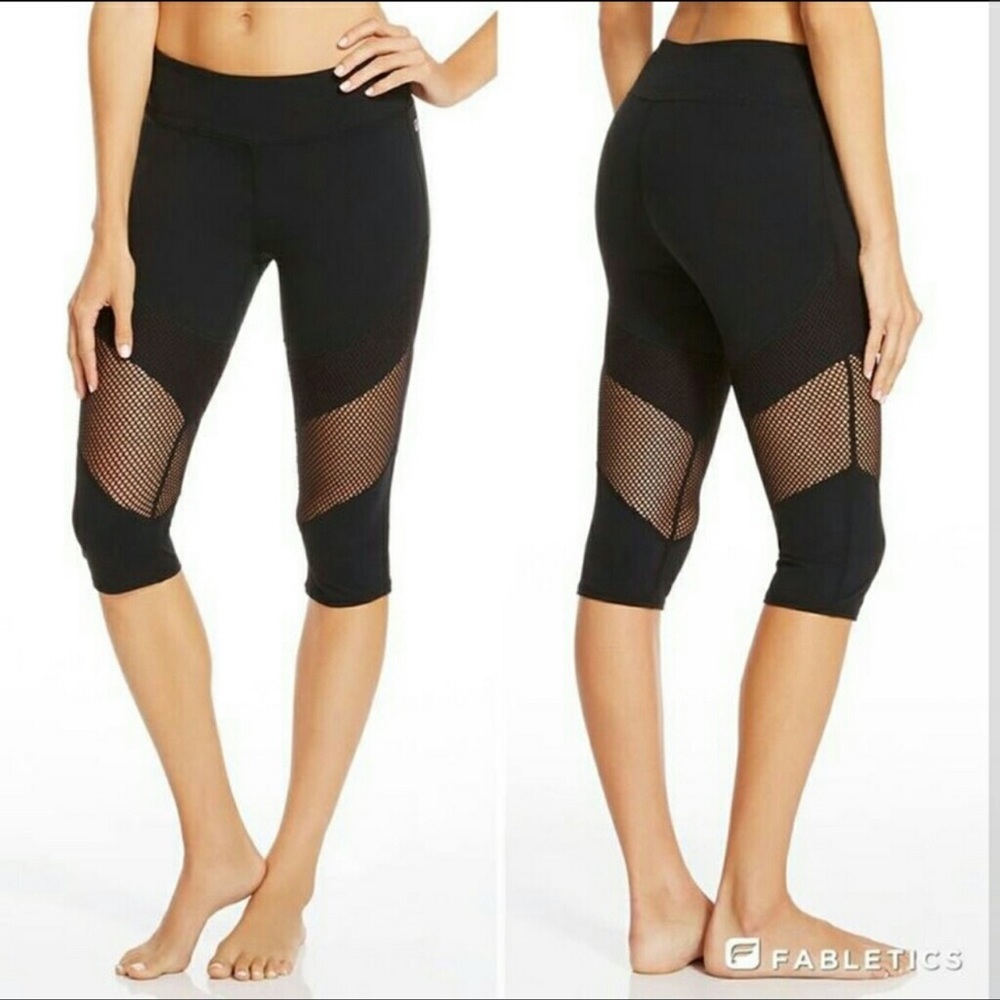 NWOT Fabletics Capri Leggings